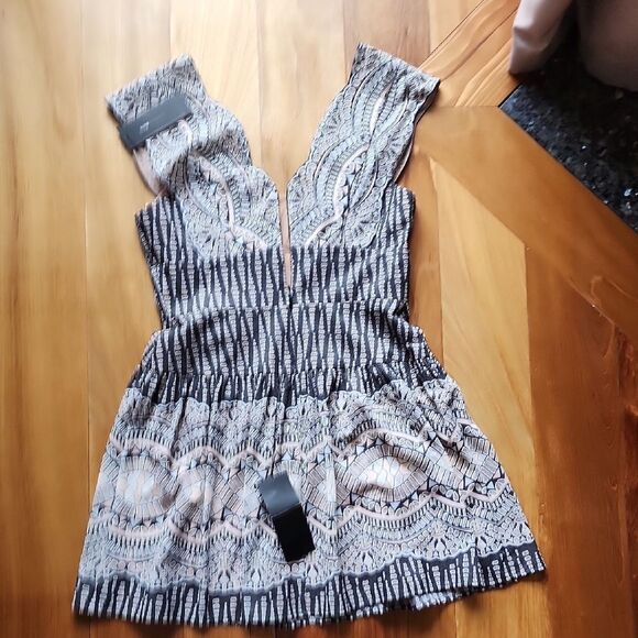 BCBGMaxAzria Black and Gray Lace Mini Dress - Women's Size 6 (NWT) - Picture 5 of 6